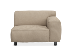 Beige modulsofa med højre armlæn og riflet betræk, frontvisning.