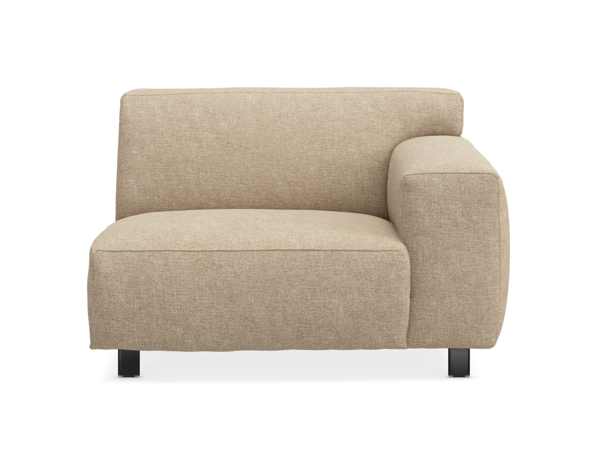 Beige modulsofa med højre armlæn, kompakt siddeplads på sorte ben.