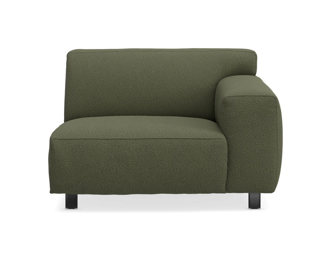 Modulsofa – højre endemodul med højre armlæn i olivengrøn tekstil på sorte ben, frontvisning.