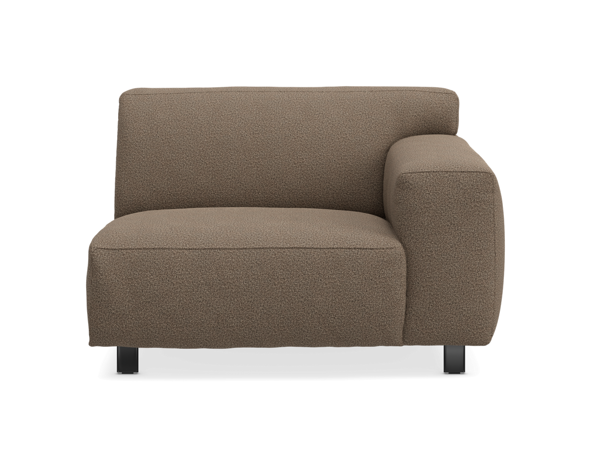 Modulsofa hjørnemodul med højre armlæn i beige/brun bouclé, set forfra.