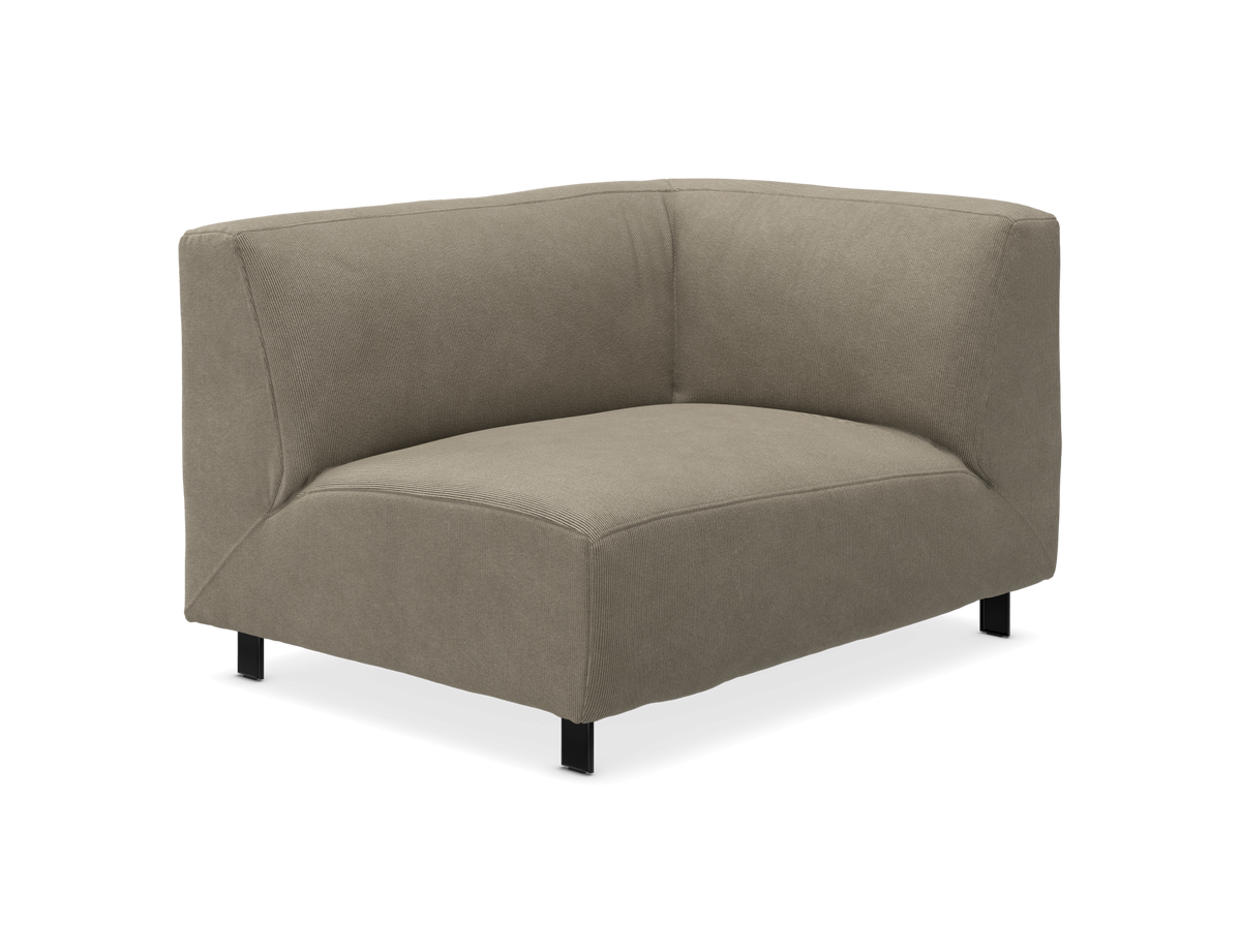Beige modulsofa hjørnemodul med lave sorte ben, fritlagt på hvid baggrund.