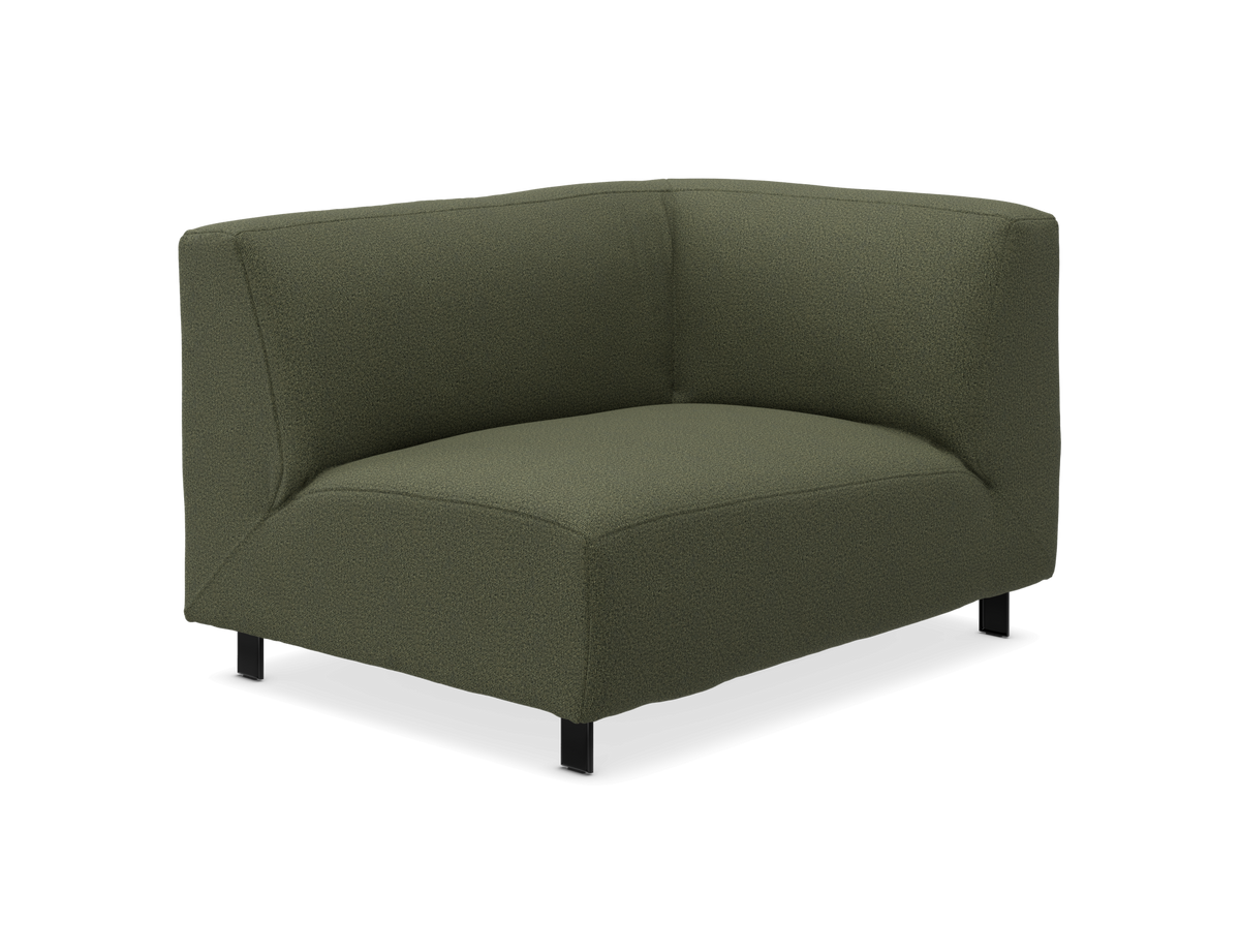 Grøn stofbetrukket hjørnemodul til sofa med sorte ben, fritlagt produktbillede.
