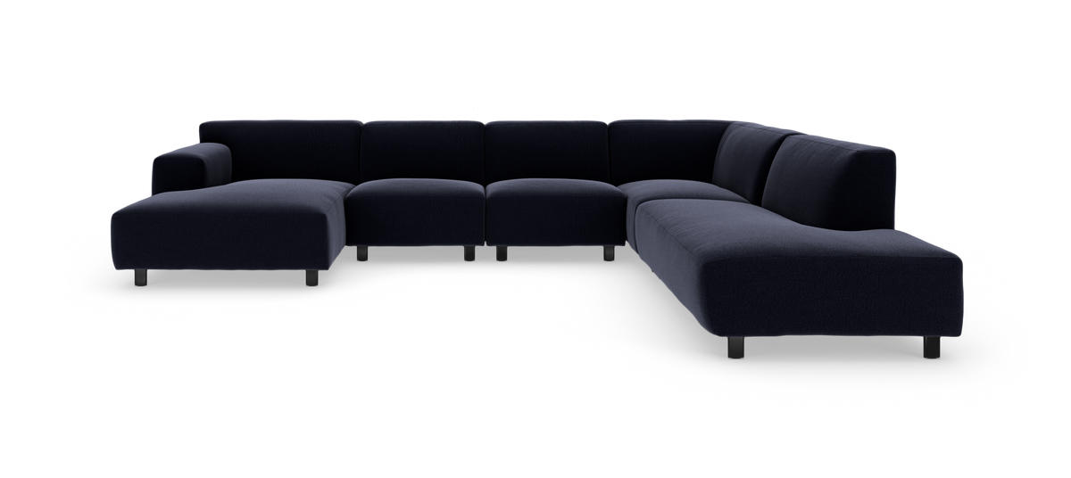 Mørkeblå modulsofa i U‑form på hvid baggrund.