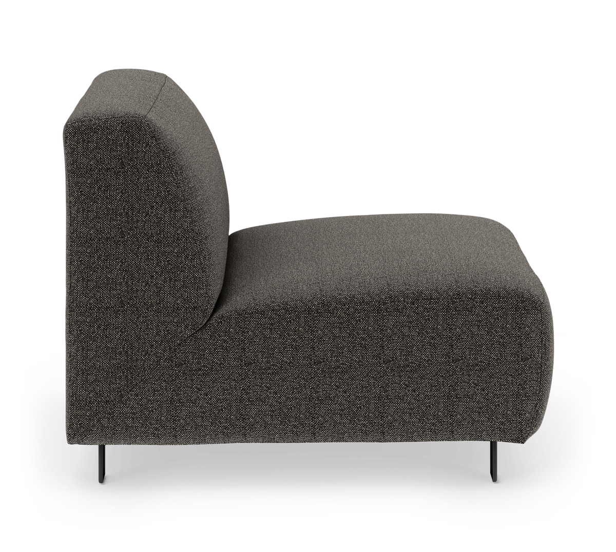 Mørkegrå stofbetrukket chaiselongmodul med slanke sorte ben, set fra siden.