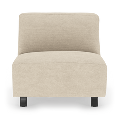Beige armløs lounge-/modulstol set forfra på hvid baggrund.