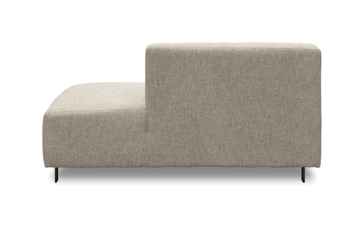 Modulsofa med venstre chaiselong i beige stof, sidevisning.