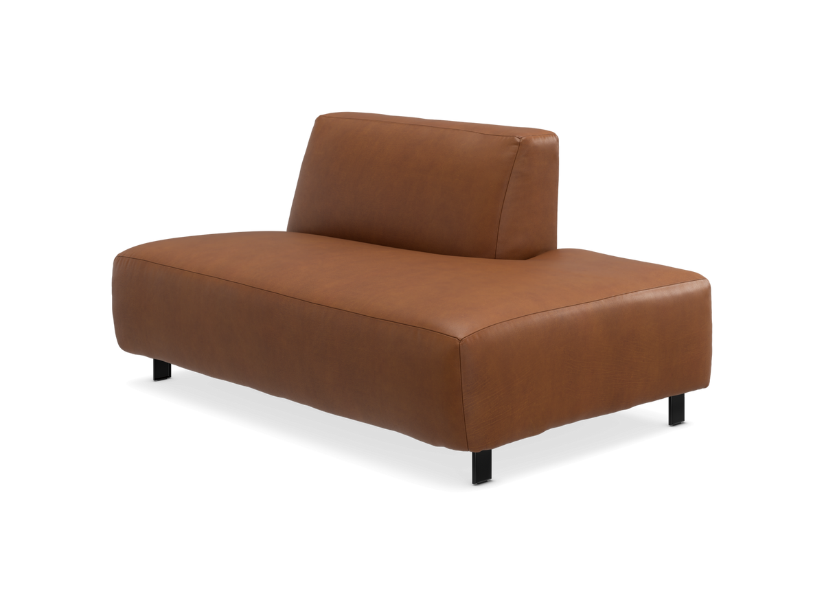 Modulsofa i brunt læder med lav ryg, fritstående produkt på hvid baggrund.