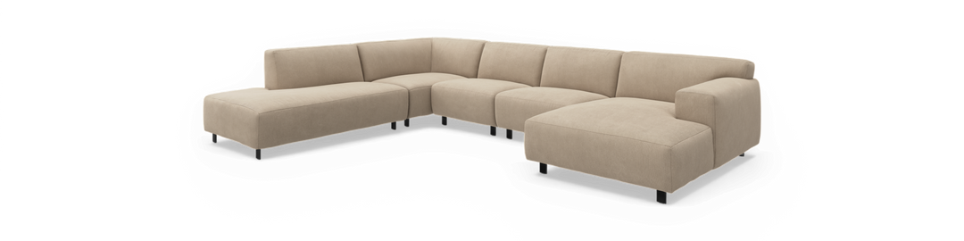 Beige modulopbygget L‑sofa/sektionsofa med højre armlæn, frilagt på hvid baggrund.