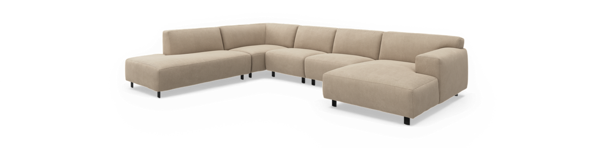 Beige modulopbygget L‑sofa/sektionsofa med højre armlæn, frilagt på hvid baggrund.