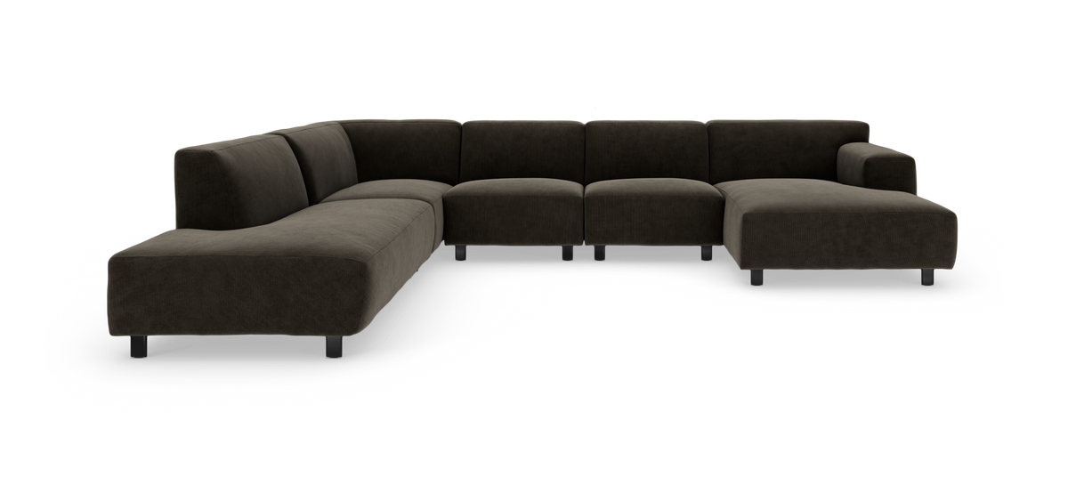 Modulær U-sofa i mørkebrun fløjl med chaiselong til højre, frilagt på hvid baggrund.