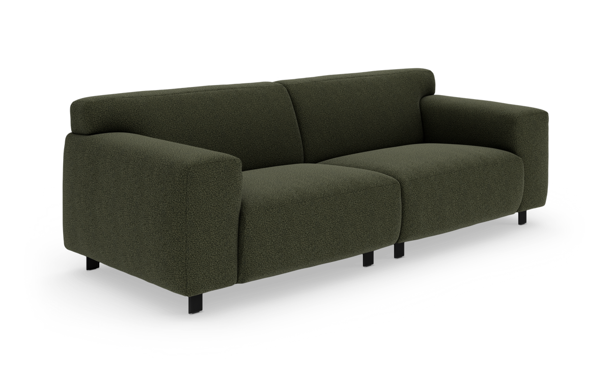 Mørkegrøn moderne 3-personers sofa i bouclé med brede armlæn og sorte ben.