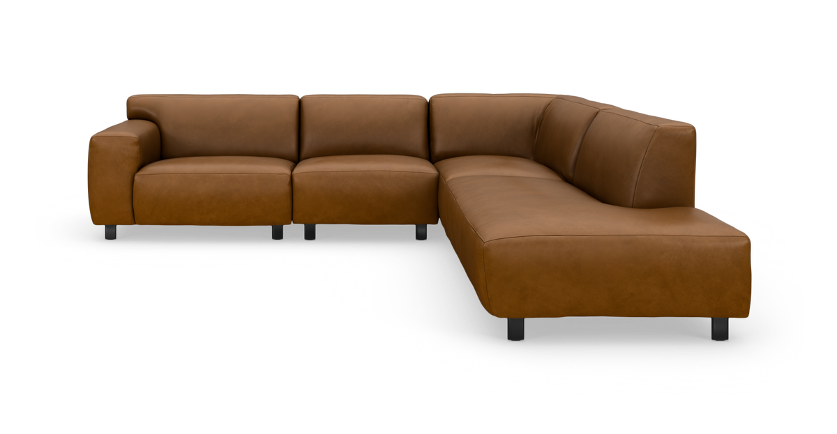 Brun L-formet modulsofa i læder med metalben, frilagt på hvid baggrund.
