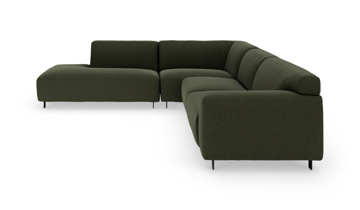 Modulær mørkegrøn hjørnesofa i tekstil med slanke sorte ben.