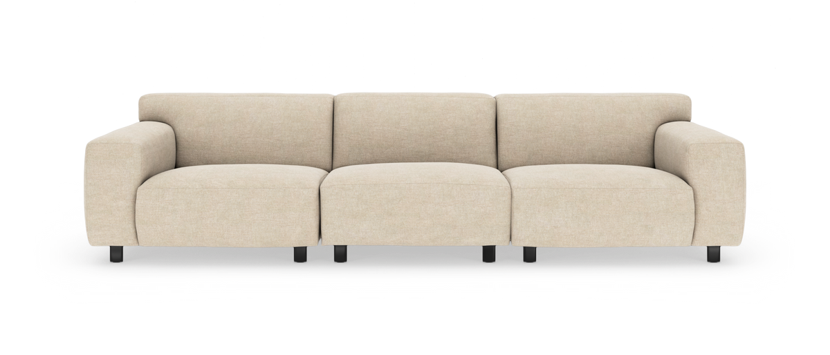 Beige 3-personers sofa med afrundede former og sorte ben, frilagt på hvid baggrund.
