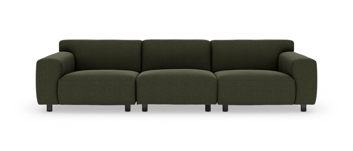 Mørkegrøn modulsofa med tre sæder, frontvisning mod hvid studiobaggrund.