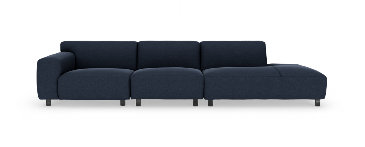 Mørkeblå modulsofa med venstre armlæn og højre chaiselong, frontvisning på hvid baggrund.