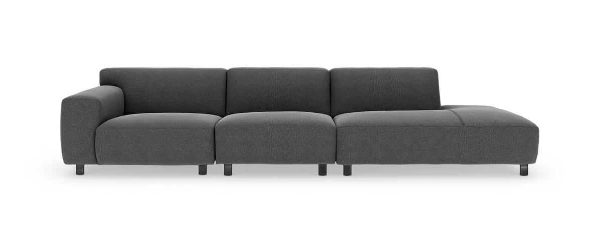 Mørkegrå modulsofa med chaiselong til højre, fritlagt på hvid baggrund i frontvisning.