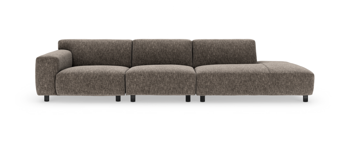 Modulsofa i gråbrunt stof med venstre armlæn og chaiselong til højre, vist forfra.