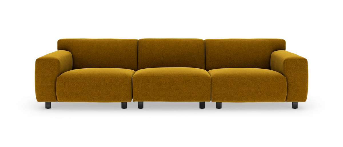Tre-personers modulsofa i sennepsgul stof med afrundede armlæn, fritlagt produktbillede forfra.