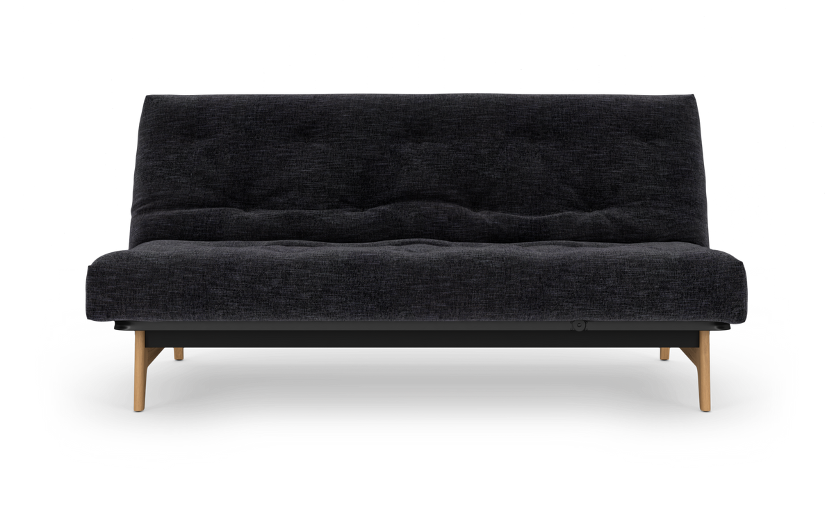 Mørkegrå stofsofa med træben set forfra på hvid baggrund.