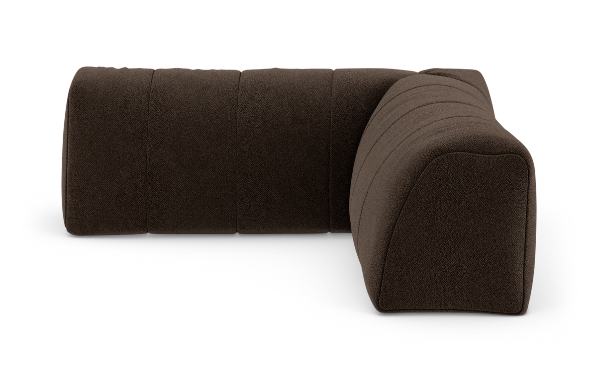 Brun modulsofa i tekstil, L-formet hjørnemodul, fritlagt på hvid baggrund.