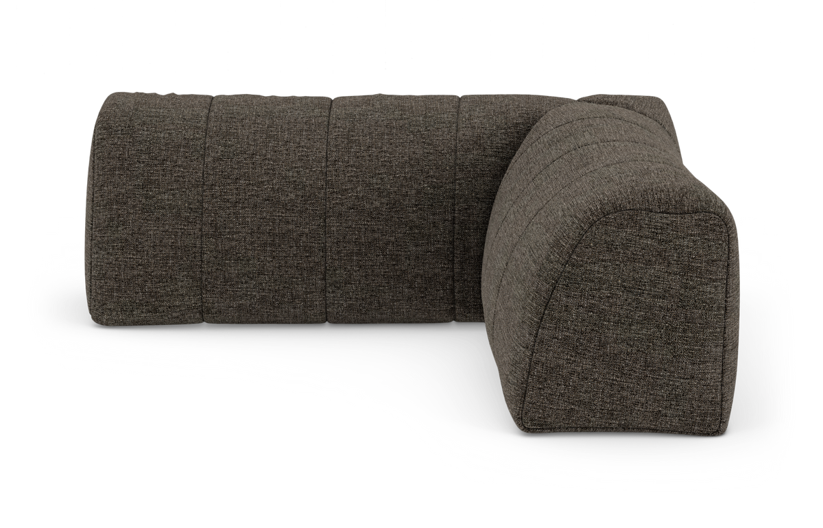 Modulsofa i mørkebrun/grå stof med afrundet hjørnemodul, frilagt på hvid baggrund.