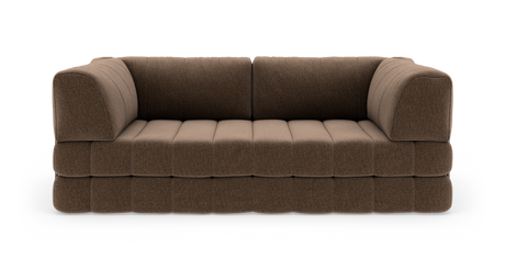 Brun, modulær 3-personers sofa med bløde, quiltede puder, frilagt mod hvid baggrund.