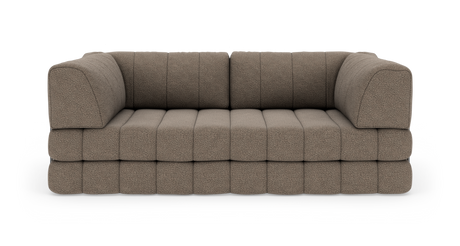 Brun modulsofa med dybe, polstrede sæder og afrundede armlæn, frontvisning på neutral studiebaggrund.