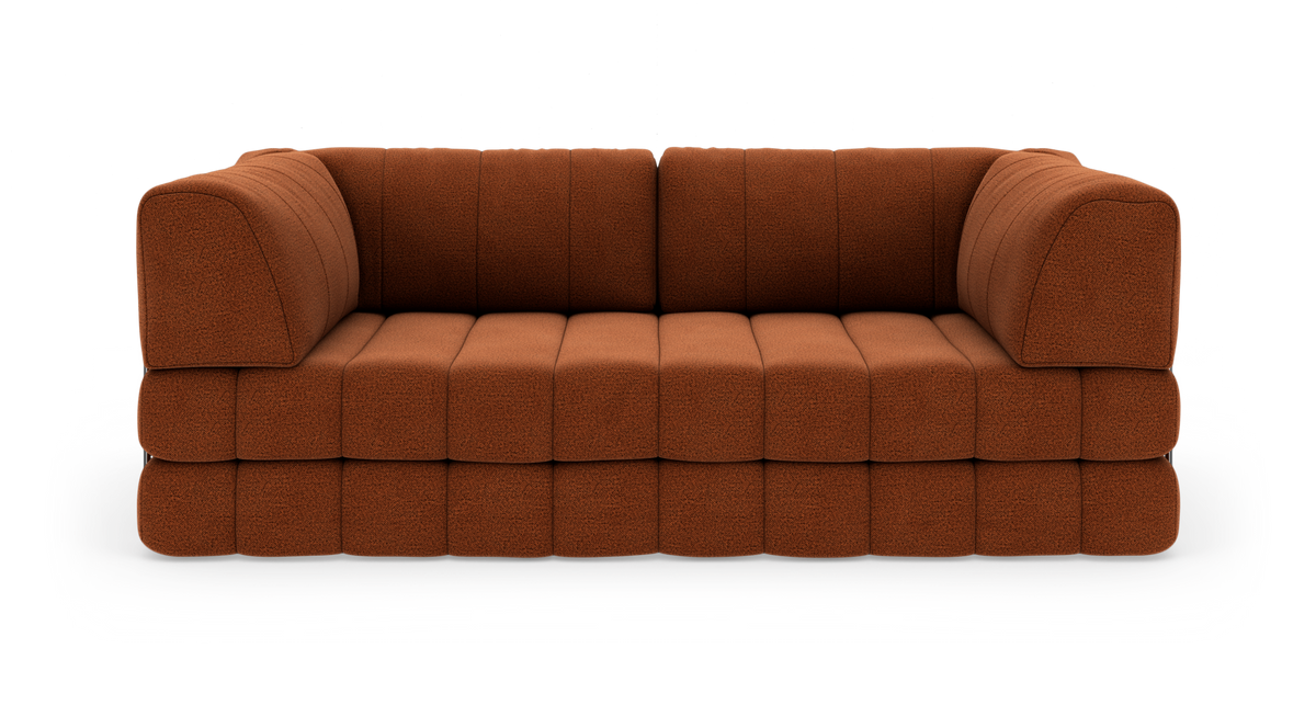 Rustbrun modulsofa i stof set direkte forfra, fritstående mod hvid baggrund.