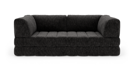 Mørkegrå 3‑personers sofa med kraftige kanalquiltede puder, frilagt produktbillede set forfra.