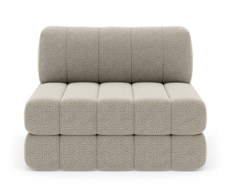 Beige modulsofa uden armlæn med afrundede, polstrede sektioner i bouclé, fotograferet forfra på hvid studiebaggrund.