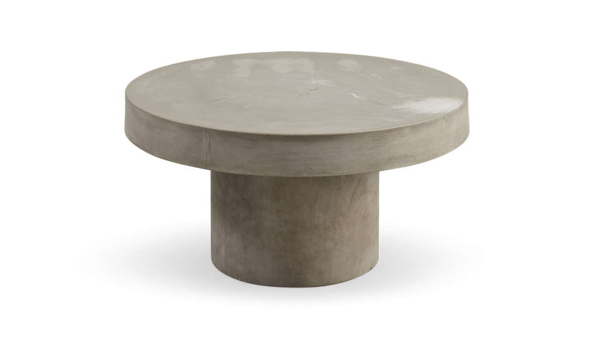Rundt sofabord i beton med tyk bordplade og cylindrisk søjlefod i grå, frilagt produktbillede.