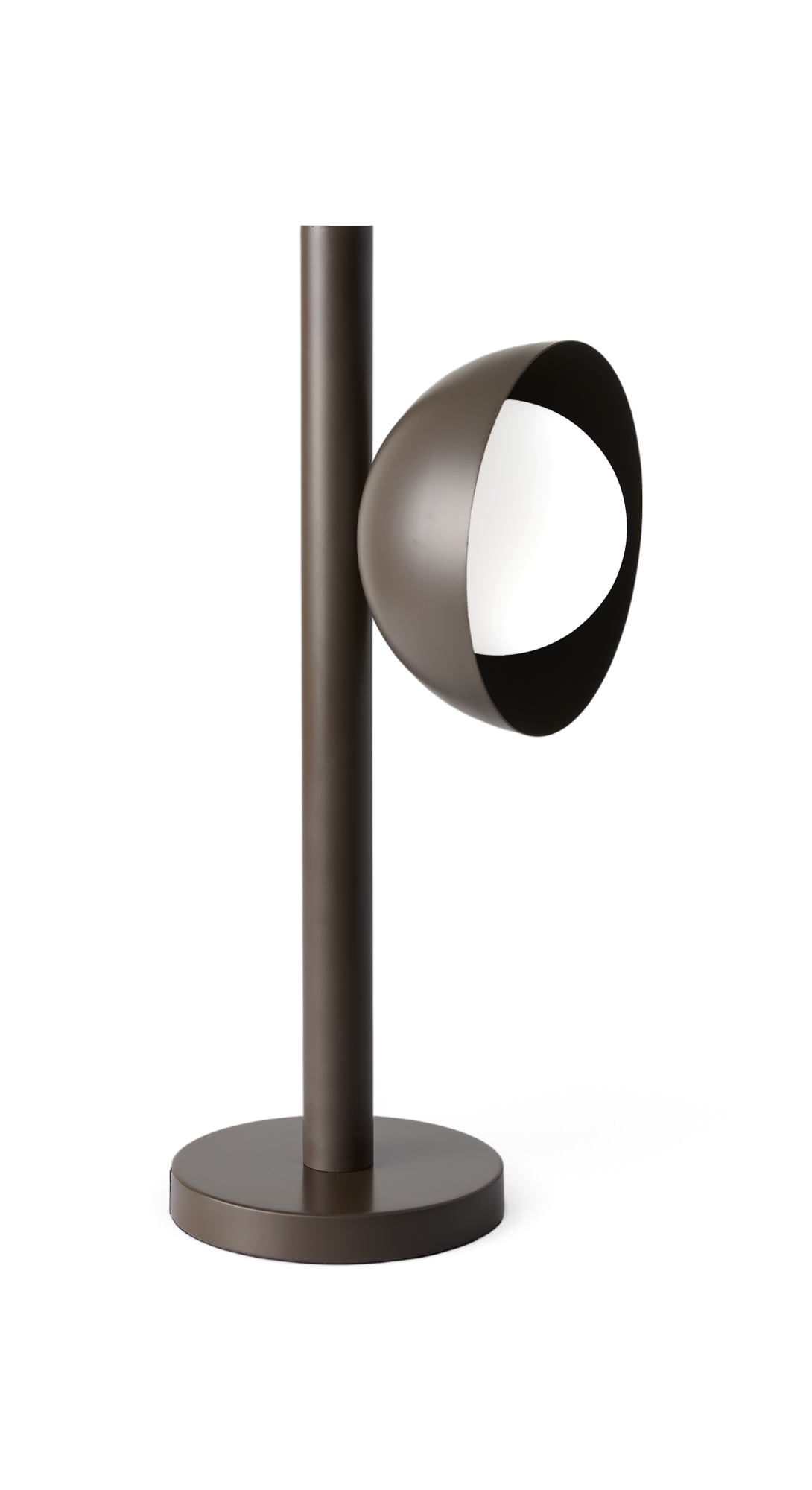 Moderne skandinavisk stue med grå sofa, træbord, neutralt tæppe, planter og gulvlampe i dagslys.