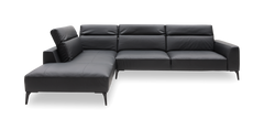 L-formet mørkegrå/sort lædersofa med slanke ben, moderne hjørnesofa i studie.