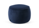 Mørkeblå rund velour-puf/ottoman på hvid baggrund.