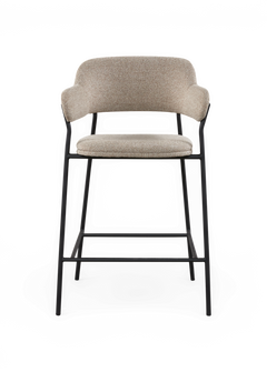 Barstol med beige polstring og sort metalstel set forfra.
