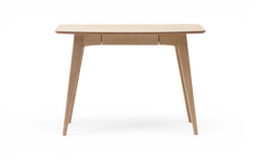 Lyst skrivebord/konsolbord i eg med koniske ben og smal midtskuffe, fritlagt mod hvid baggrund, frontvisning.