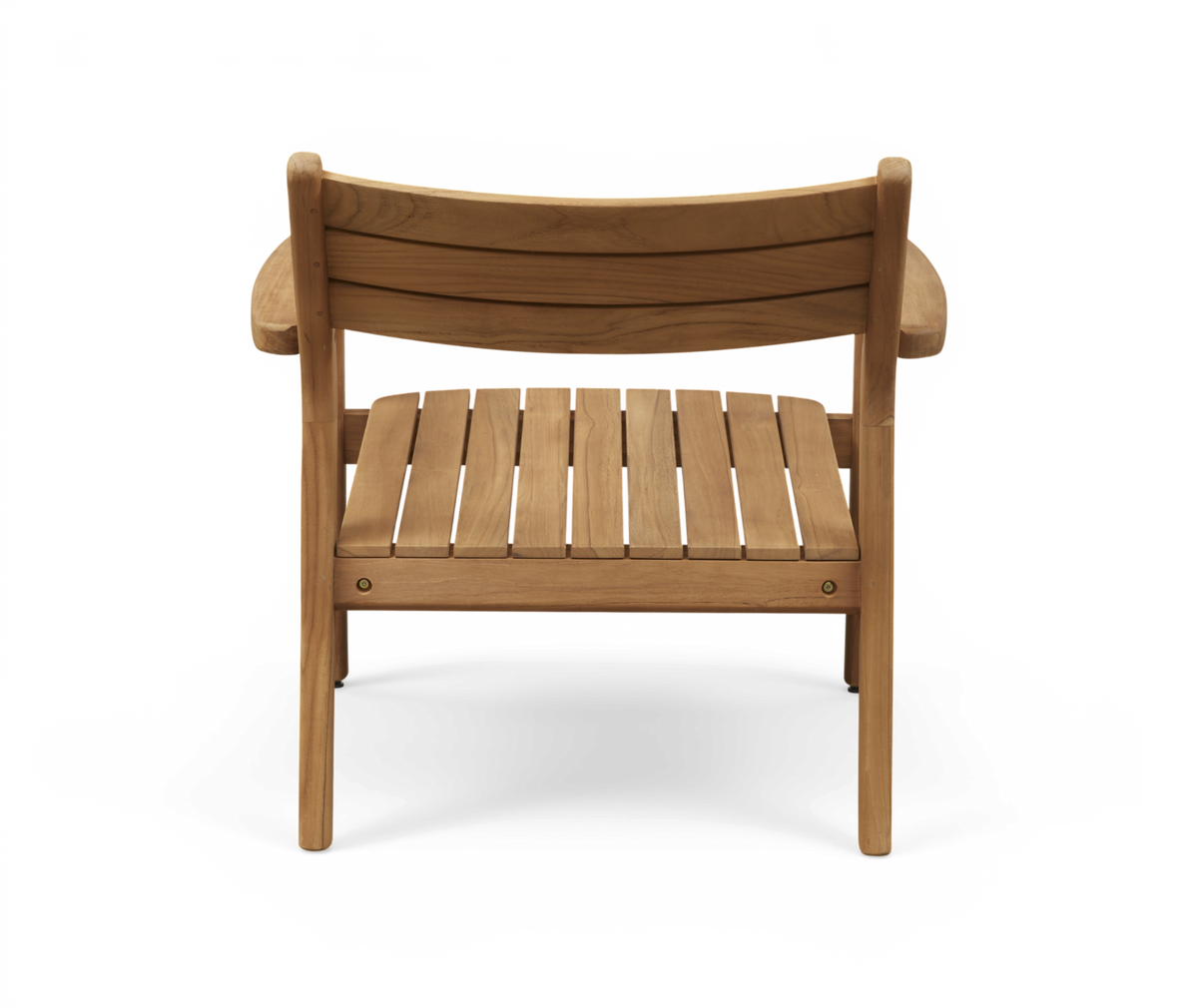 Træ armstol set bagfra med lameller i sæde og ryglæn, naturfinish, frilagt.