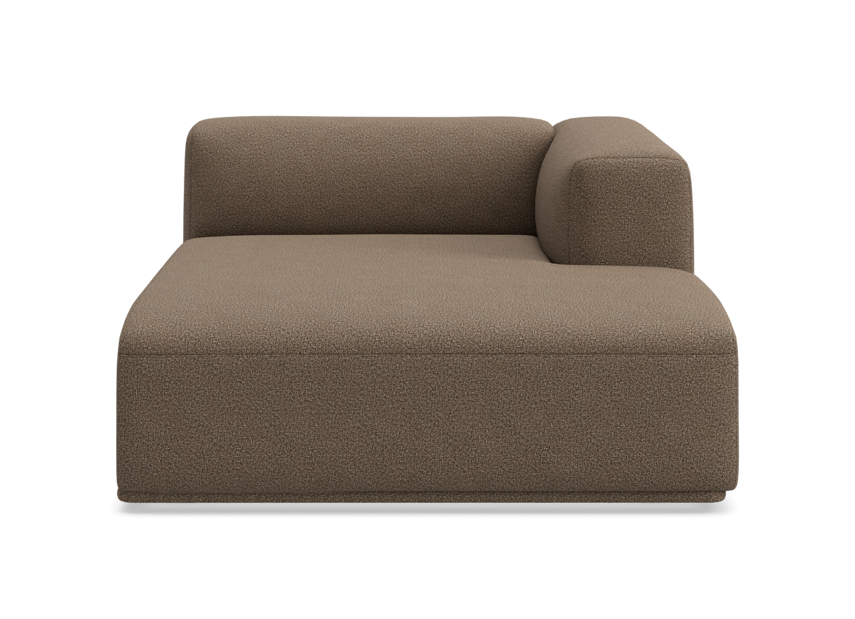Modulær chaiselong i brun/beige bouclé med højre armlæn, set forfra.