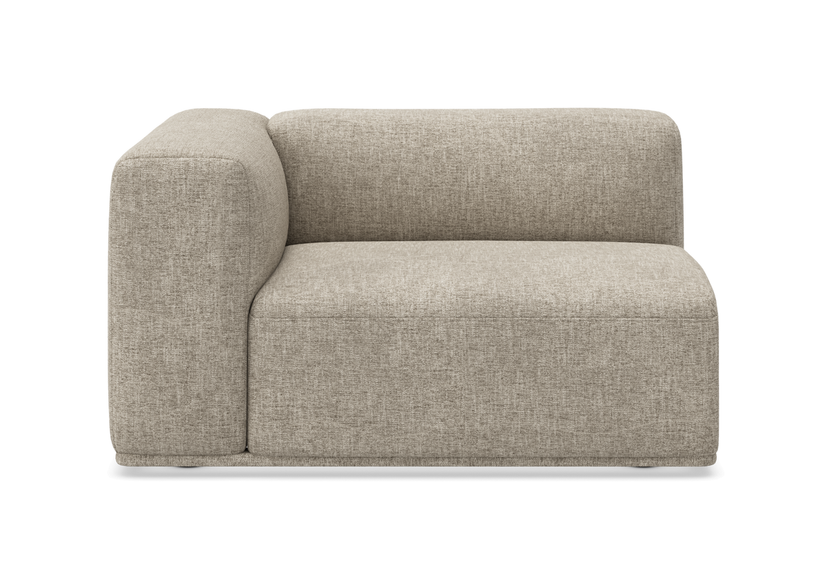 Venstrehjørne modulsofa i beige stof, frontvisning på hvid baggrund.