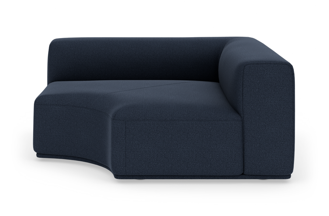 Mørkeblå modulsofa med afrundet hjørnemodul og højre armlæn, frilagt på hvid baggrund.