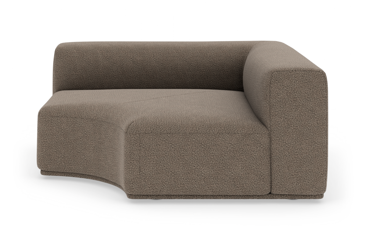 Modulær hjørnesofa i brun taupe bouclé, frilagt på hvid baggrund.