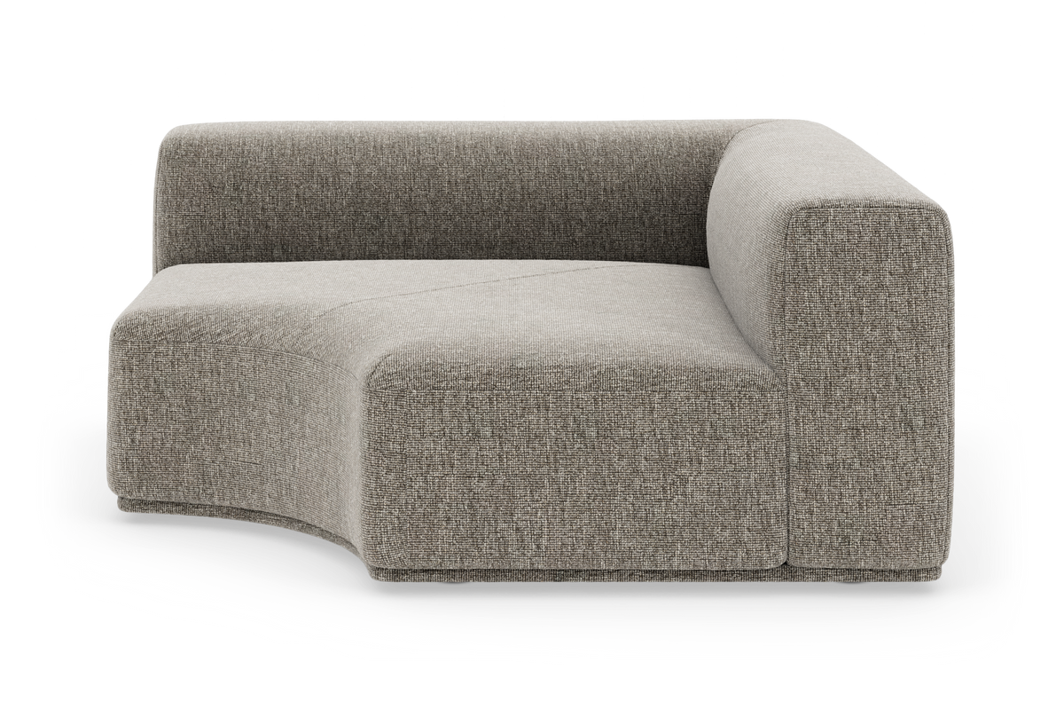 Modulsofa i grå-beige tekstil med rundet venstremodul og højre armlæn, frilagt på hvid baggrund.