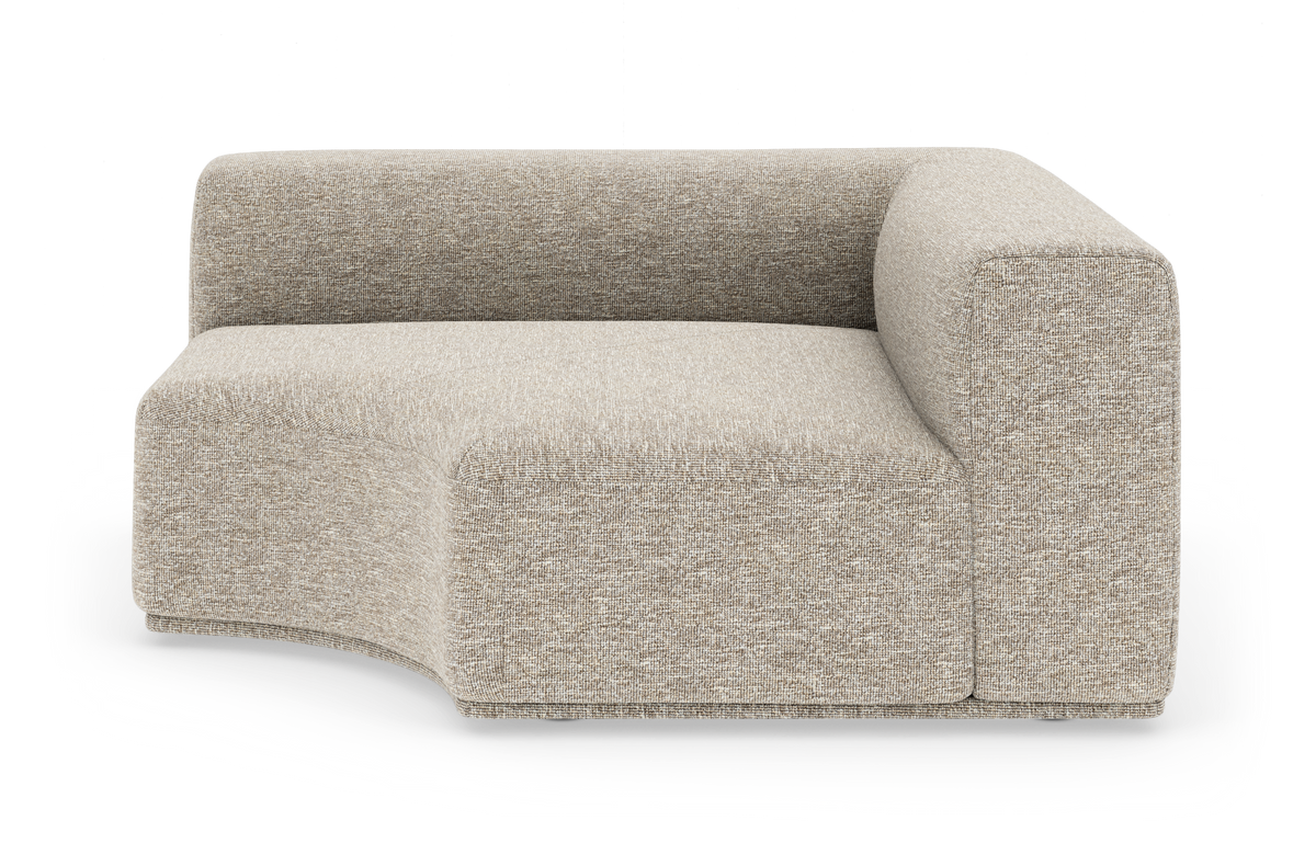 Beige modulær sofasektion med rundet chaise-/sæde og højre armlæn i tekstil på hvid baggrund.