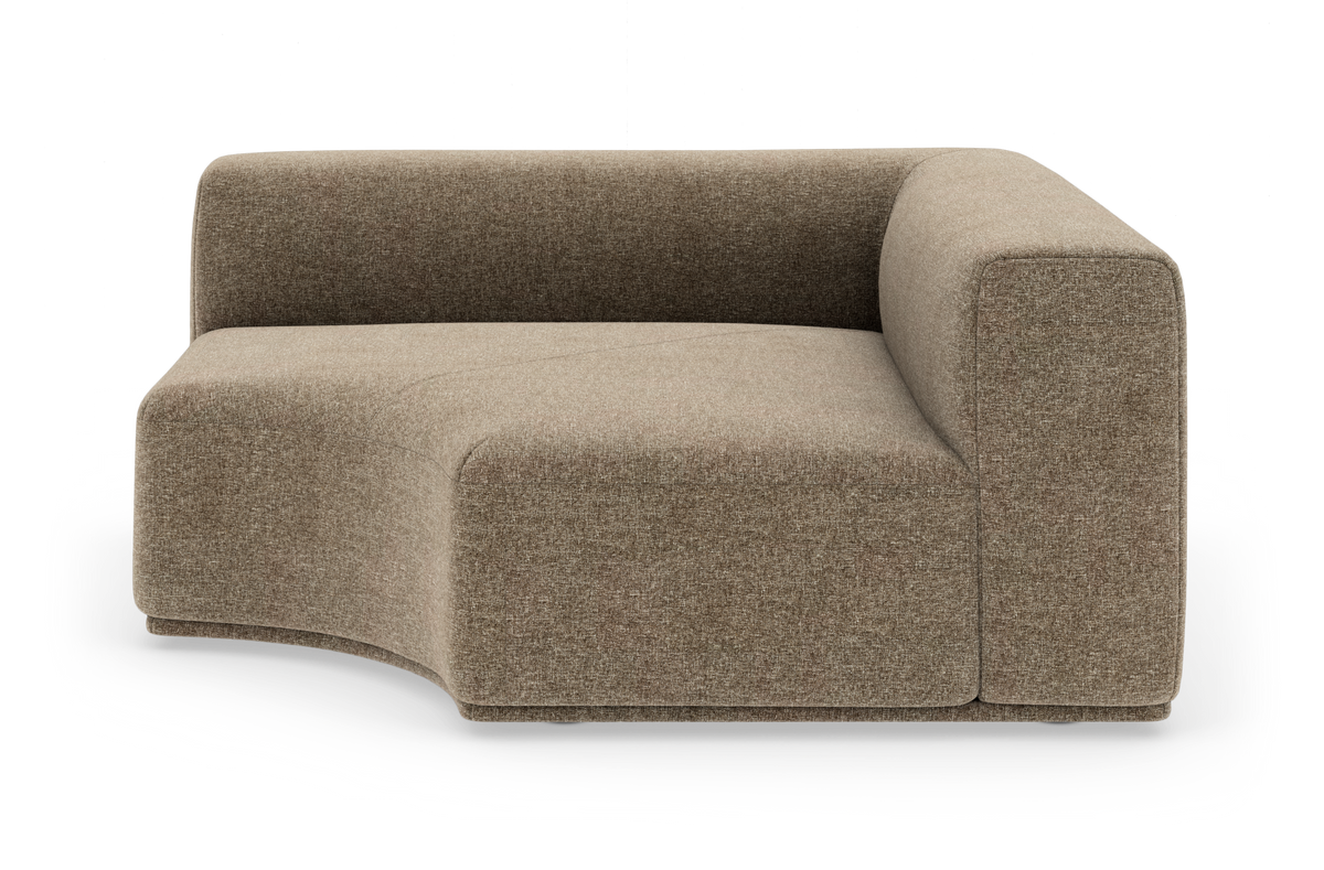 Modulsofa med rundet form i beige stof, frilagt på hvid baggrund.