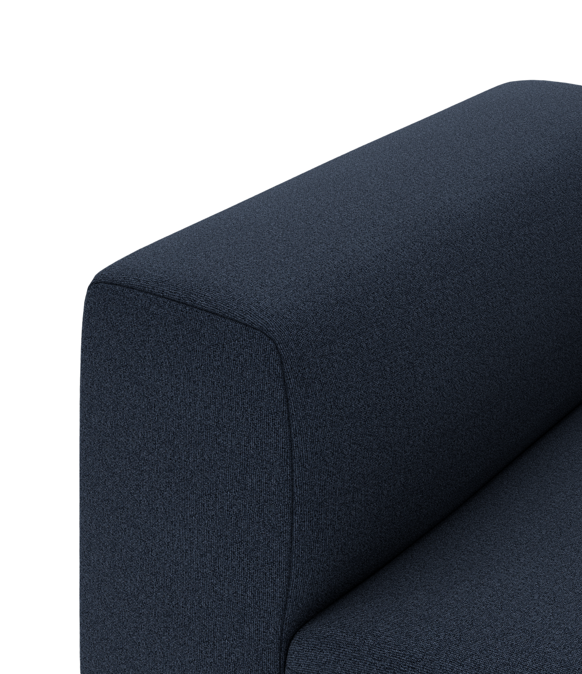 Nærbillede af mørkeblå sofa med afrundet armlæn i tekstil.