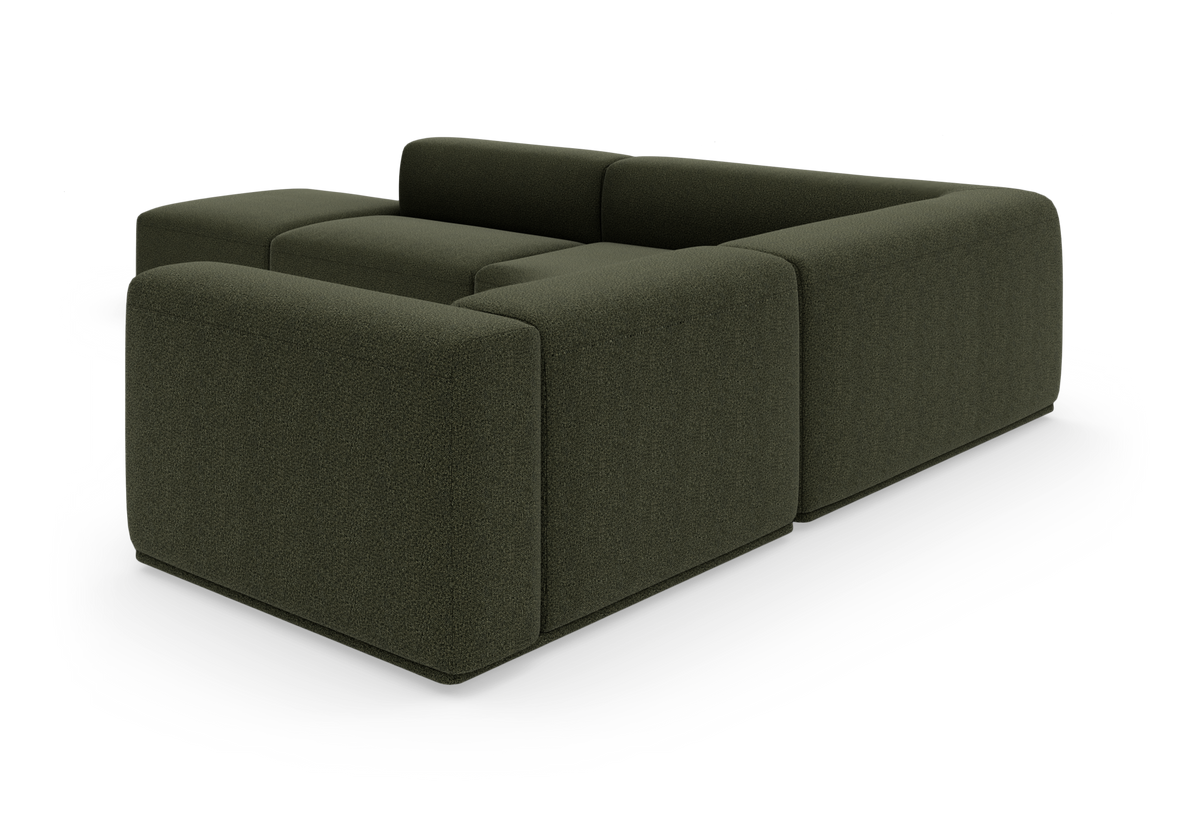 Mørkegrøn modulsofa med blød, rundet design frilagt på hvid baggrund.