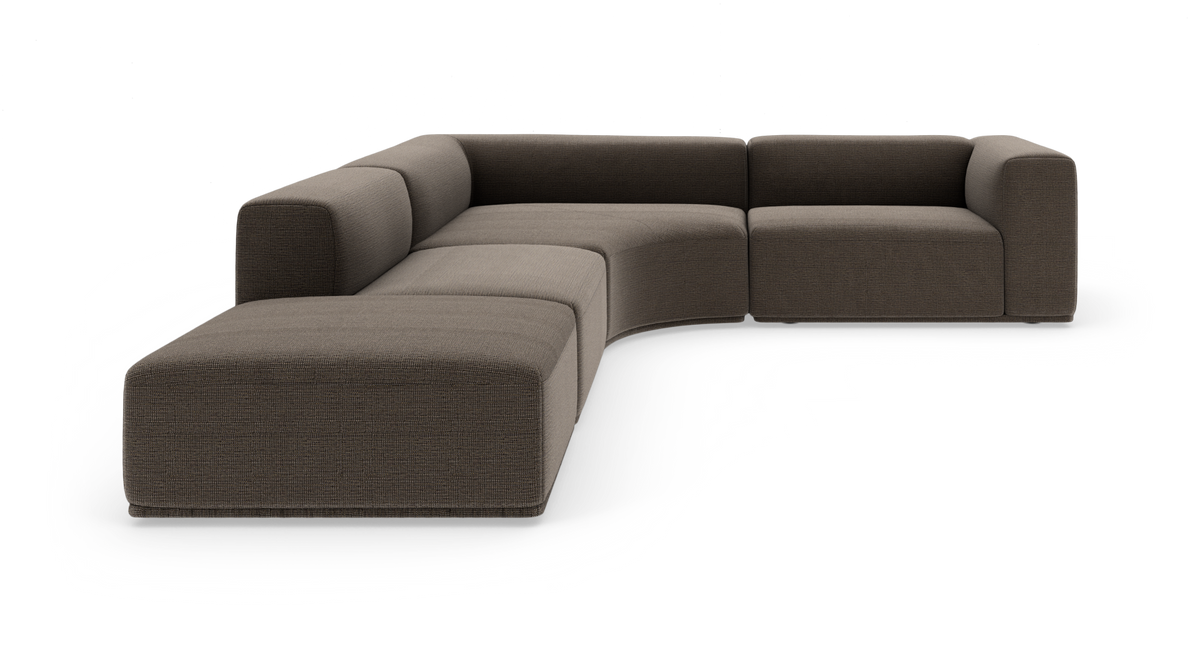 Modulsofa i mørkebrun tekstil, L‑formet med afrundede hjørner og bred chaiselong.