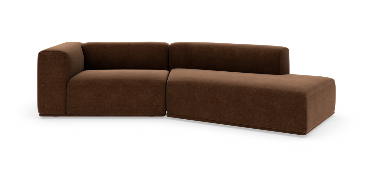 Brun L-formet modulsofa med afrundede kanter på hvid baggrund.