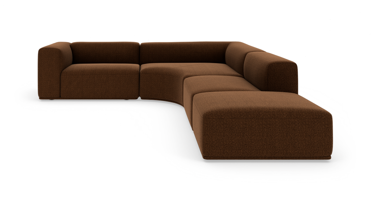 Brun modulsofa i L‑form med afrundede kanter, fritlagt på hvid baggrund.